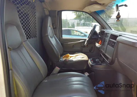 2005 Chevrolet Express z USA, uszkodzony, nr VIN 1GCFG15X451110200